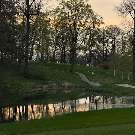 Apartment Oaks Prague Golf Apartma